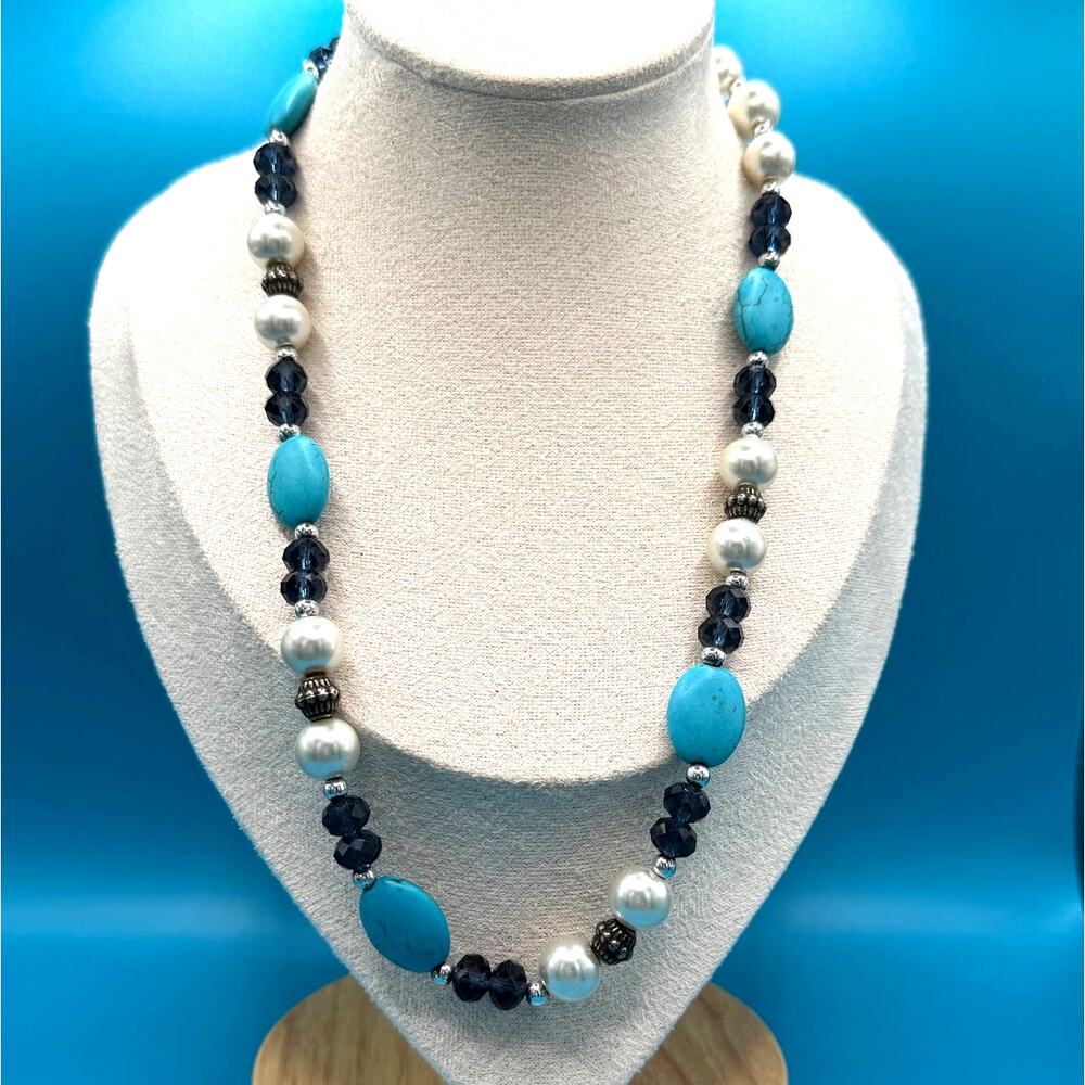 Turquoise, Navy & Pearl Beaded Necklace – 8.5" Drop